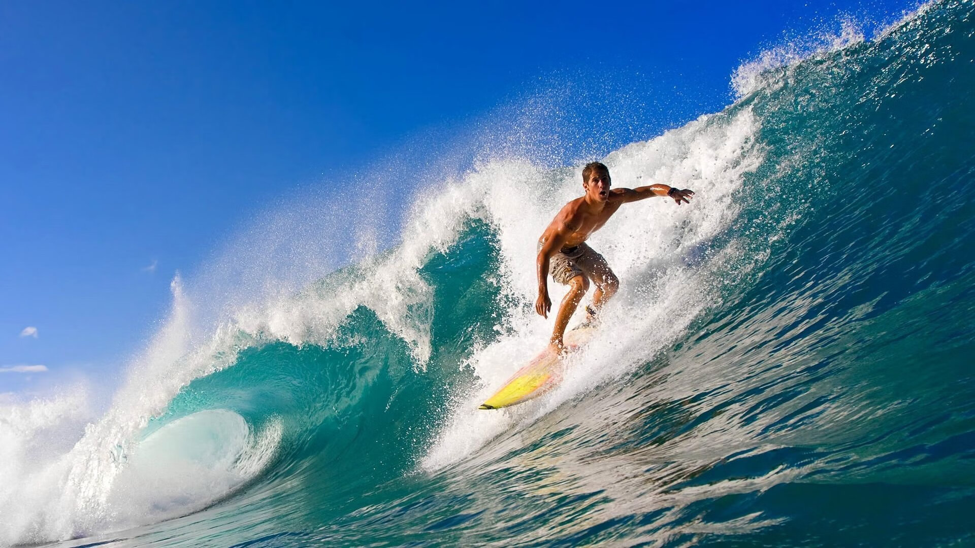 英超冠军争夺：关键时刻的英雄一瞬！，英超冠军的含金量